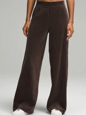 Lululemon Scuba Mid-Rise Wide-Leg Pant